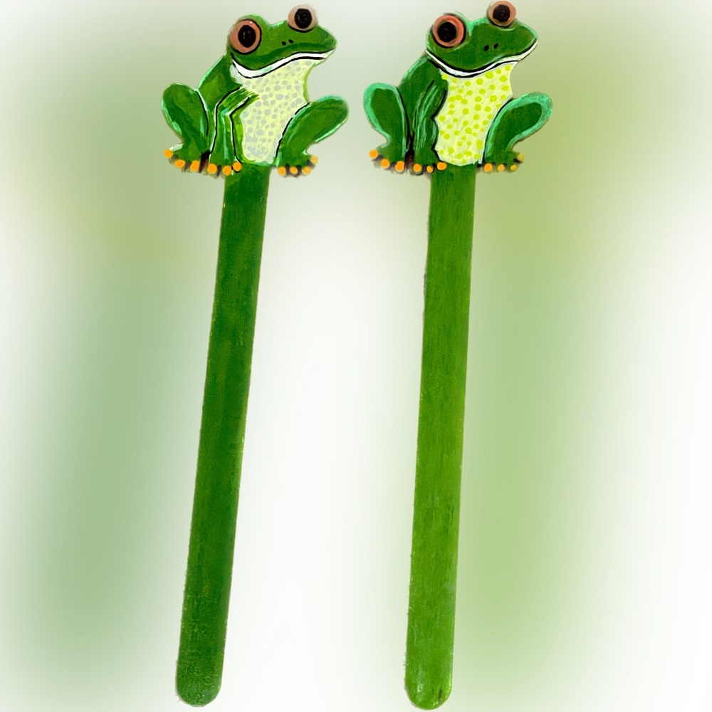 Handcrafted painted plant stakes picks frogs  painted set of 2 wooden 2.5x9 inch